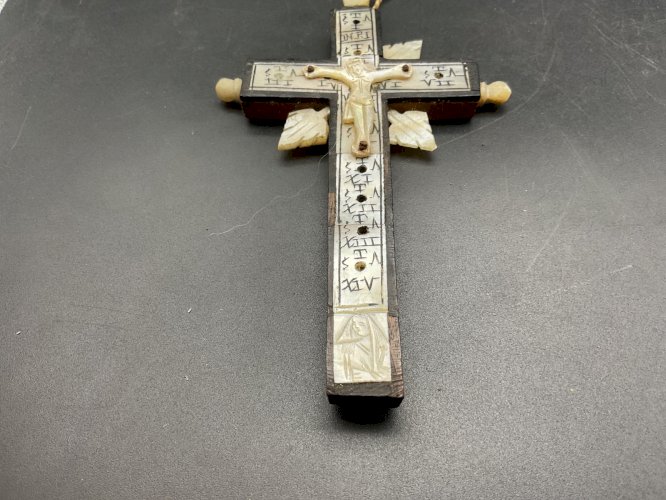 Ancien Crucifix  Reliquaire Terre Sainte Bois et  Nacre Chemin de croix  19 ème