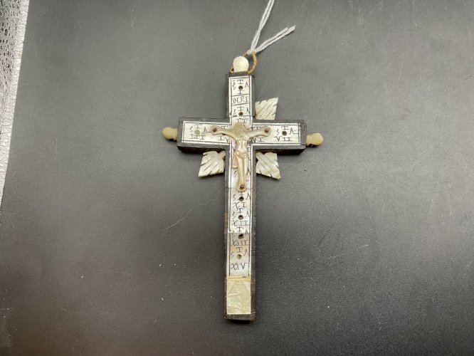 Ancien Crucifix  Reliquaire Terre Sainte Bois et  Nacre Chemin de croix  19 ème