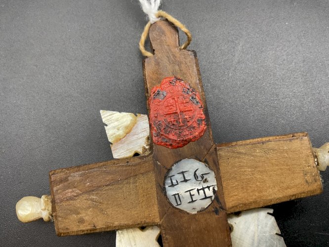 Ancien Crucifix  Reliquaire Terre Sainte Bois et  Nacre Chemin de croix  19 ème