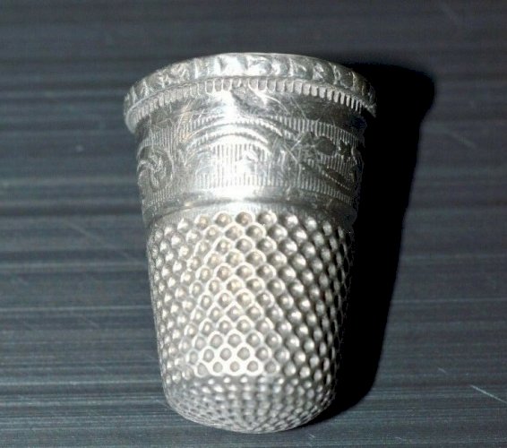 -ANCIEN dé à coudre ARGENT poinçon SANGLIER couture collection vitrine brodeuse