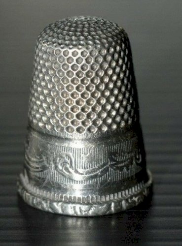 -ANCIEN dé à coudre ARGENT poinçon SANGLIER couture collection vitrine brodeuse