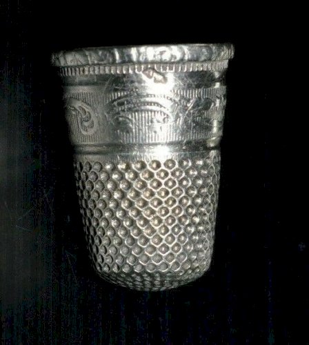 -ANCIEN dé à coudre ARGENT poinçon SANGLIER couture collection vitrine brodeuse