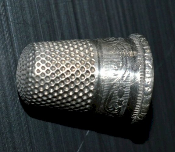 -ANCIEN dé à coudre ARGENT poinçon SANGLIER couture collection vitrine brodeuse