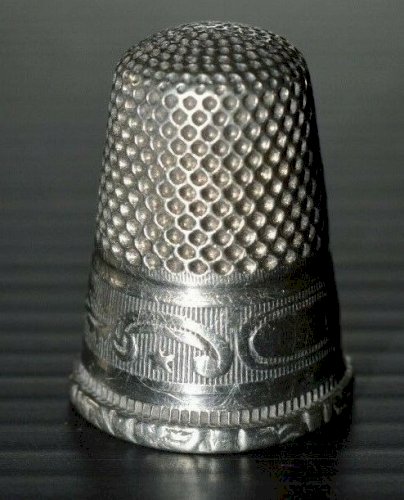 -ANCIEN dé à coudre ARGENT poinçon SANGLIER couture collection vitrine brodeuse