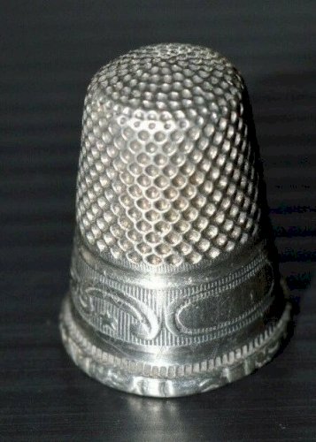 -ANCIEN dé à coudre ARGENT poinçon SANGLIER couture collection vitrine brodeuse