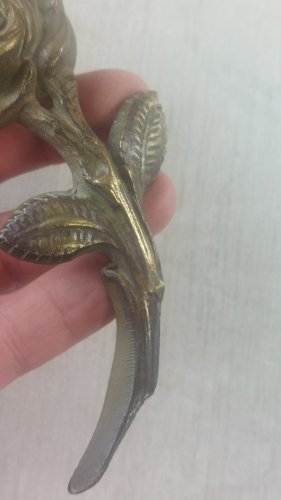 Ancien décor / ornement de meuble, décor roses, en bronze