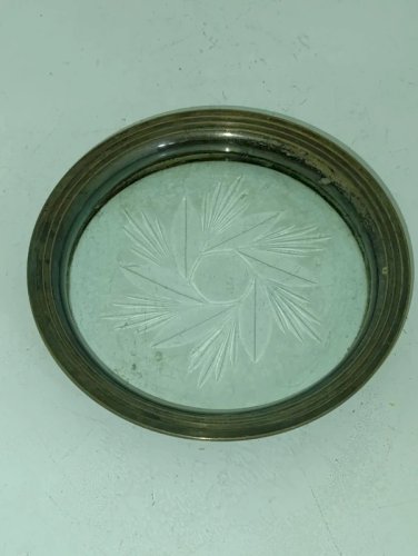 ancien dessous de bouteille en cristal et metal argenté en bon etat