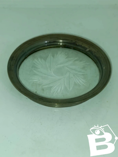 ancien dessous de bouteille en cristal et metal argenté en bon etat