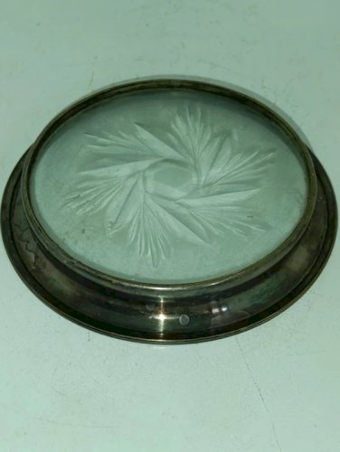 ancien dessous de bouteille en cristal et metal argenté en bon etat
