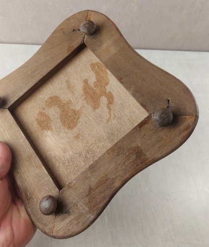 Ancien dessous de plat, décor pivoine, en céramique de Gien