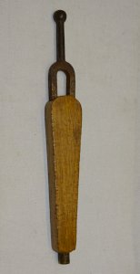 - ANCIENT TUNER FORKS IN WOODEN CASE MUSIC COLLECTION DISPLAY D