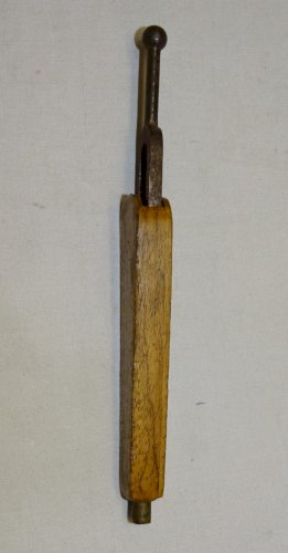 -ANCIEN DIAPASON ACCORDEUR DANS SON ETUI BOIS COLLECTION MUSIQUE VITRINE    D