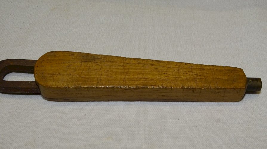 -ANCIEN DIAPASON ACCORDEUR DANS SON ETUI BOIS COLLECTION MUSIQUE VITRINE    D