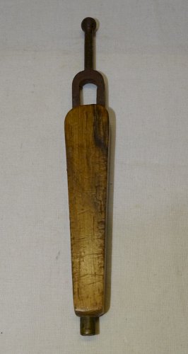 -ANCIEN DIAPASON ACCORDEUR DANS SON ETUI BOIS COLLECTION MUSIQUE VITRINE    D