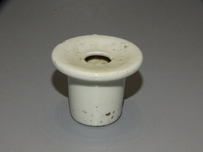 -ANCIEN ENCRIER BUREAU ECOLIER PORCELAINE BLANCHE COLLECTION ECRITURE PLUME