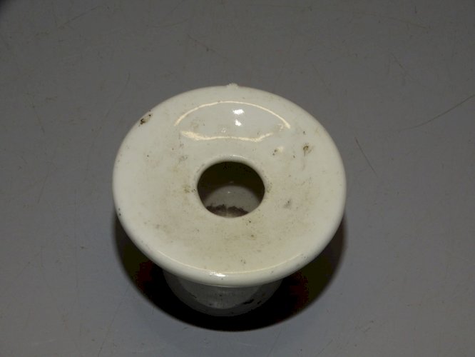 -ANCIEN ENCRIER BUREAU ECOLIER PORCELAINE BLANCHE COLLECTION ECRITURE PLUME