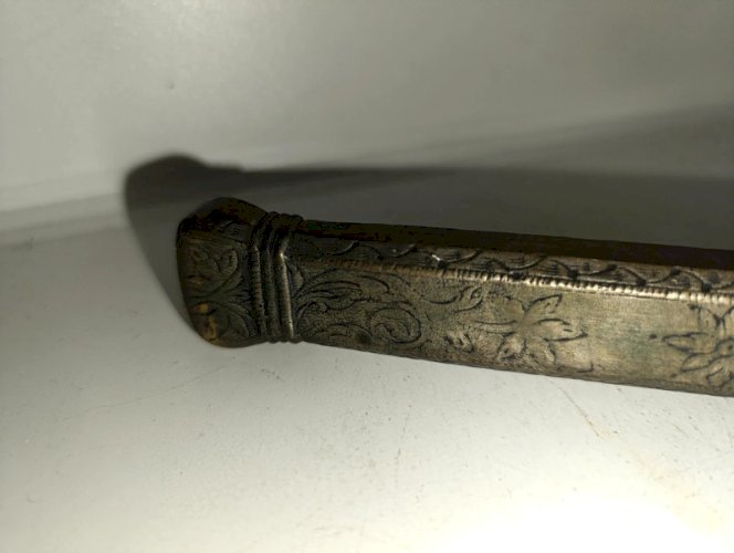ancien encrier ottoman en bronze ou laiton a decor floral en bon etat