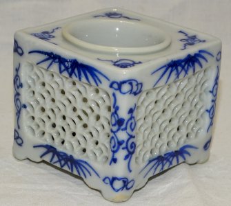 - ANCIENT PORCELAIN INKWELL ASIAN JAPAN OR CHINA DESK DECORATION COLLECTION D
