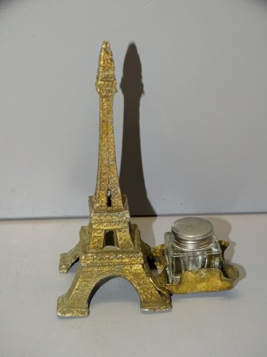 -ANCIEN ENCRIER VERRE SUPPORT TOUR EIFFEL REGULE Doré COLLECTION SOUVENIR   D