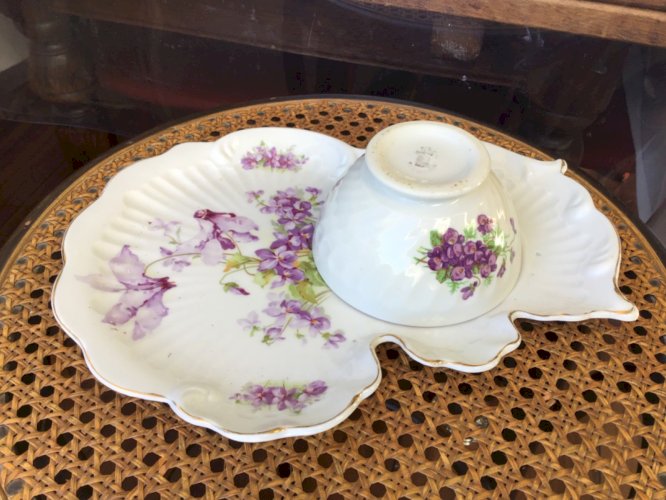ANCIEN ensemble bol et SOUS-TASSES EN FINE PORCELAINE  DÉCOR violettes