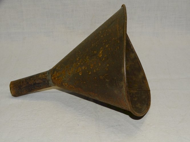-ANCIEN ENTONNOIR EN METAL de GARAGISTE avec Filtre  COLLECTION OUTIL ANCIEN   D
