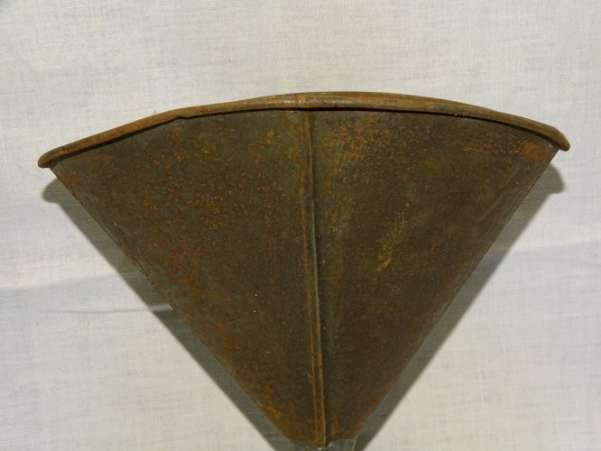 -ANCIEN ENTONNOIR EN METAL de GARAGISTE avec Filtre  COLLECTION OUTIL ANCIEN   D