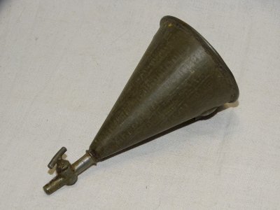 -ANCIEN ENTONNOIR METAL avec ROBINET BARATTE A BEURRE ou A MAYONNAISE   D