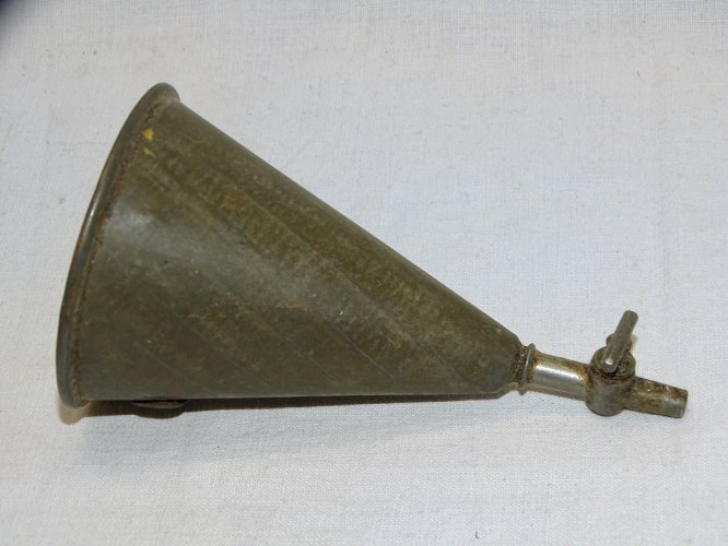 -ANCIEN ENTONNOIR METAL avec ROBINET BARATTE A BEURRE ou A MAYONNAISE   D