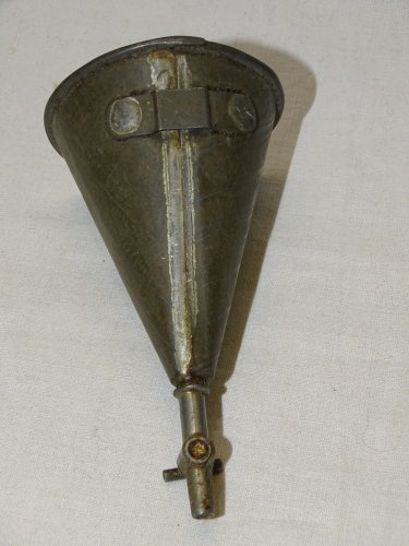 -ANCIEN ENTONNOIR METAL avec ROBINET BARATTE A BEURRE ou A MAYONNAISE   D