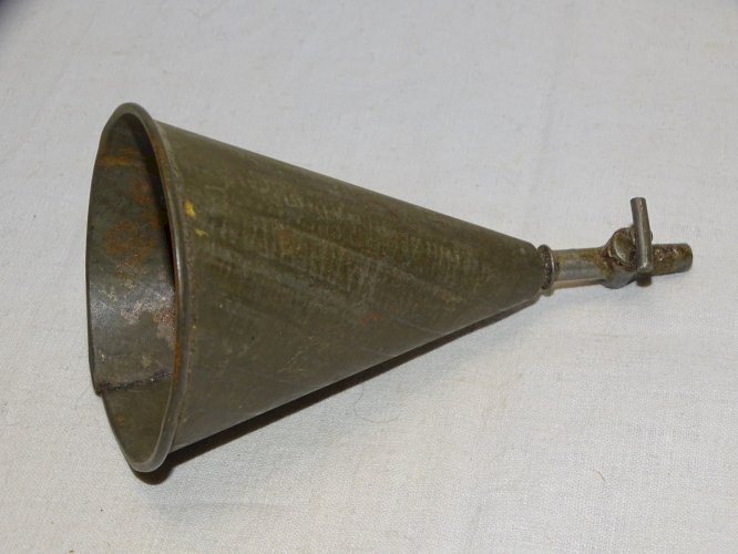 -ANCIEN ENTONNOIR METAL avec ROBINET BARATTE A BEURRE ou A MAYONNAISE   D