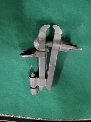 ANCIEN ETAU A FIXER PETIT MODELE N° 2