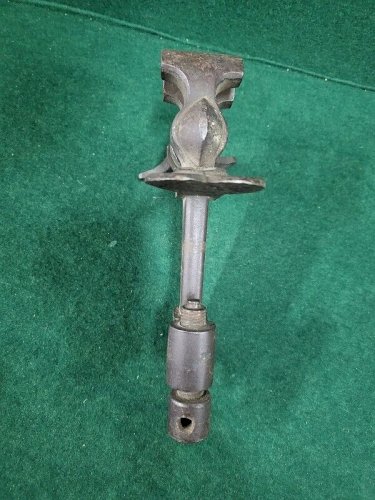 ANCIEN ETAU A FIXER PETIT MODELE N° 2