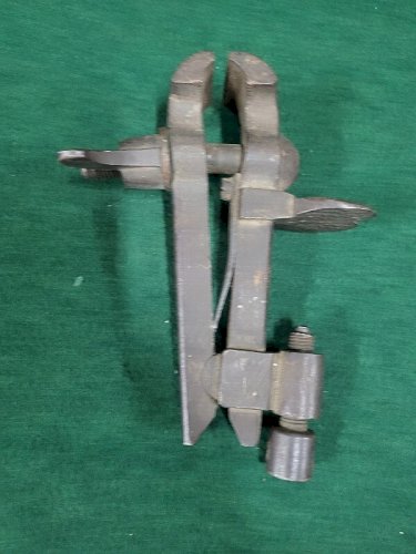 ANCIEN ETAU A FIXER PETIT MODELE N° 2