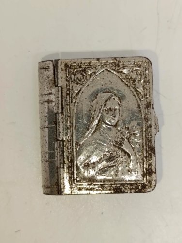 ancien etui à chapelet en metal sainte therese de lisieux en etat correct