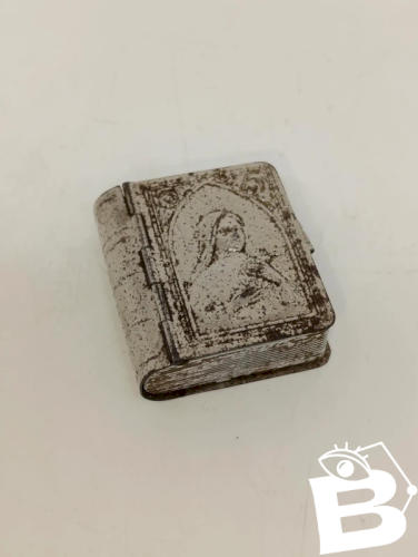 ancien etui à chapelet en metal sainte therese de lisieux en etat correct