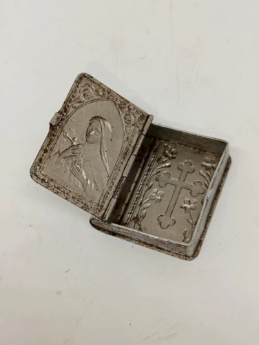 ancien etui à chapelet en metal sainte therese de lisieux en etat correct