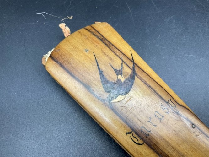 Ancien éventail à système Manche Bois d'Olivier et décor Hirondelle et miroir