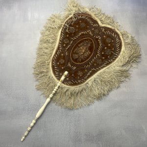 Ancien éventail écran velours perles cuir broderie à restaurer , XVIII XIXème ?