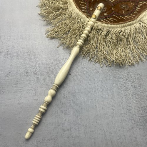 Ancien éventail écran velours perles cuir broderie à restaurer , XVIII XIXème ?