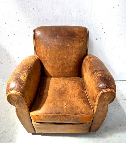 Ancien fauteuil club en cuir fauve XX siècle