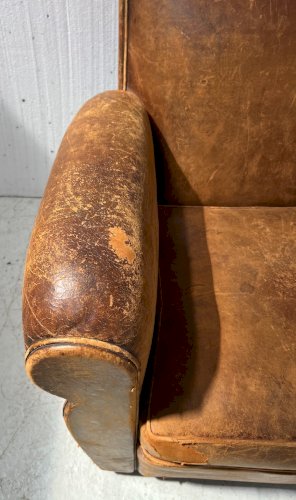 Ancien fauteuil club en cuir fauve XX siècle
