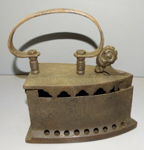 -ANCIEN FER A REPASSER FER  A BRAISES EN FONTE  XIXe  COLLECTION DECO VITRINE  D