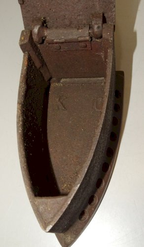 -ANCIEN FER A REPASSER FER  A BRAISES EN FONTE  XIXe  COLLECTION DECO VITRINE  D