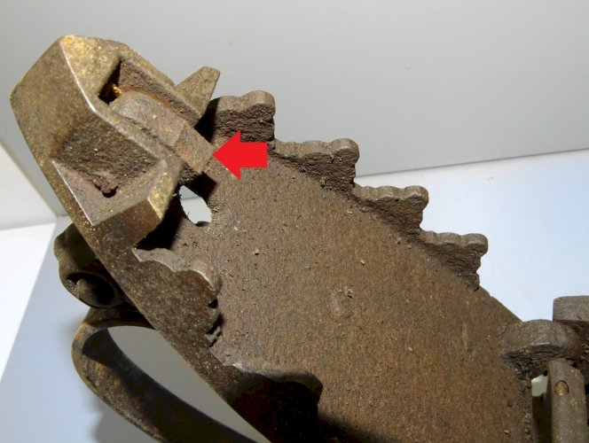 -ANCIEN FER A REPASSER FER  A BRAISES EN FONTE  XIXe  COLLECTION DECO VITRINE  D