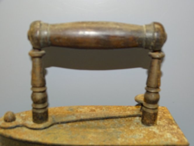 -ANCIEN FER A REPASSER FER  A BRAISES XIXe poignée BOIS COLLECTION DECO   D