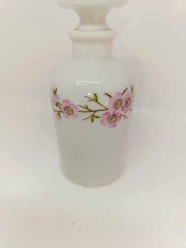 ancien flacon avec bouchon en porcelaine de paris en bon etat