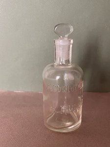 Ancien flacon dapothicaire en verre Alcool de Menthe de Ricqlès avec bouchon