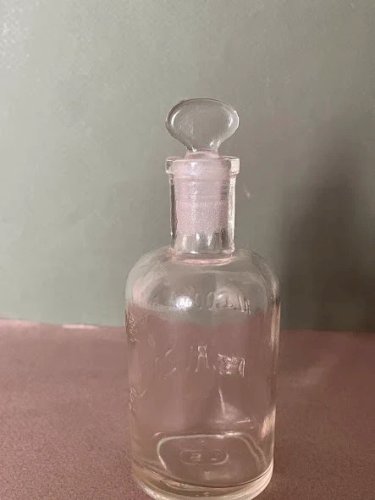 Ancien flacon dapothicaire en verre Alcool de Menthe de Ricqlès avec bouchon