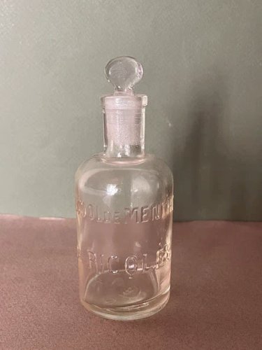 Ancien flacon dapothicaire en verre Alcool de Menthe de Ricqlès avec bouchon