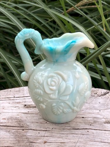 Ancien flacon de parfum Avon en opaline bleue